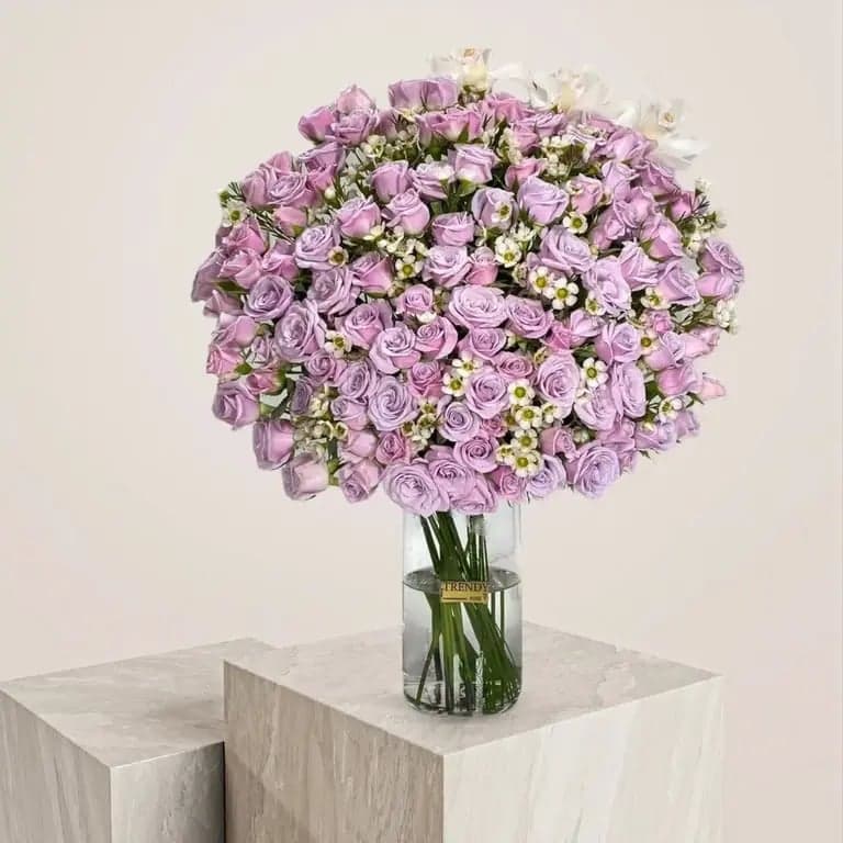 فازات ورد فاخرة بالرياض: 5 تصاميم عصرية تناسب المناسبات الكبرى.